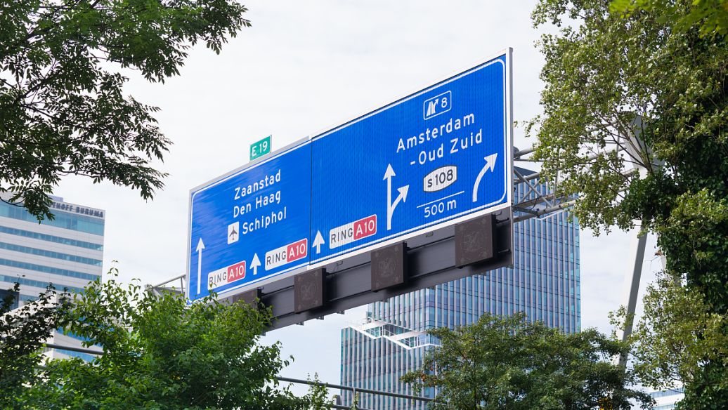 广告牌灯光亮灯时间的规定，暂且未有明确的要求标准