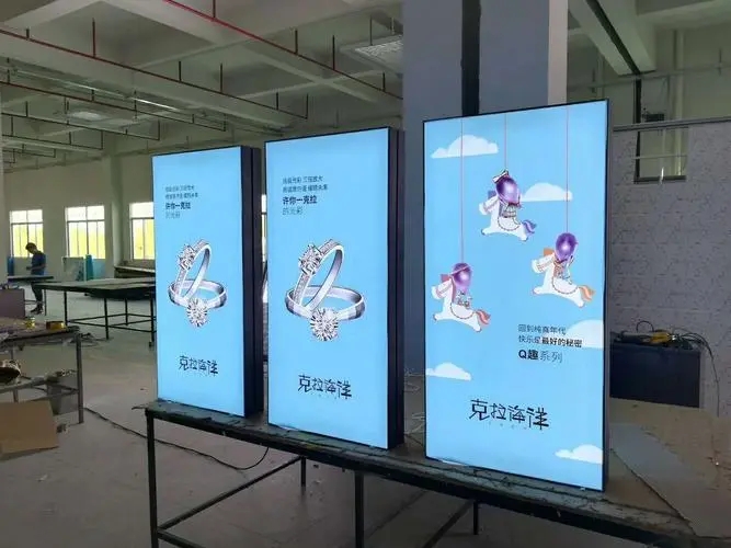 成都广告公司户外广告灯箱定做选什么材料？