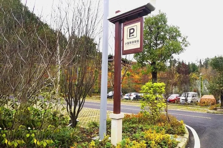 成都广告公司说高铁站的导向标识怎么确定大小？